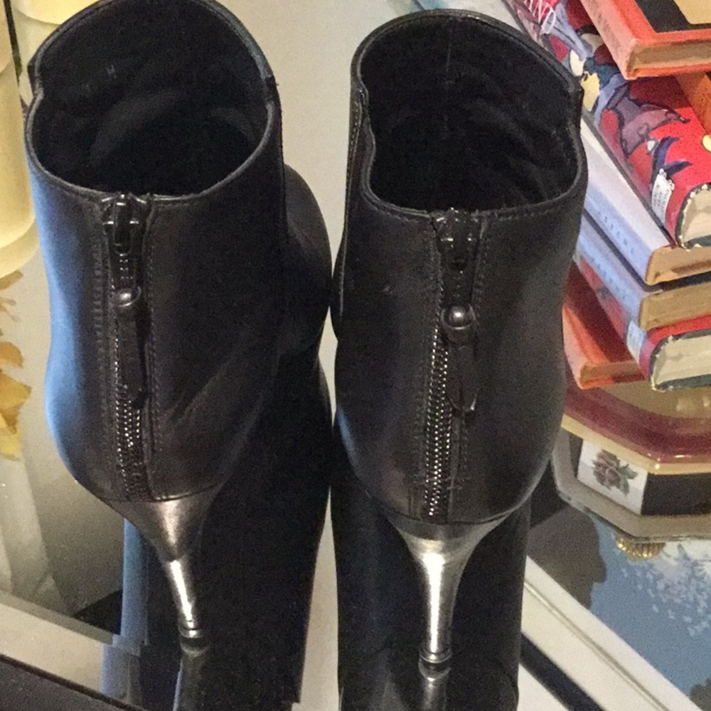 Shoes - Picture 3 of 8